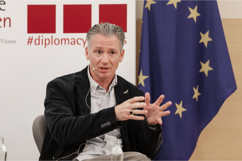 MARTIN KOLOZS