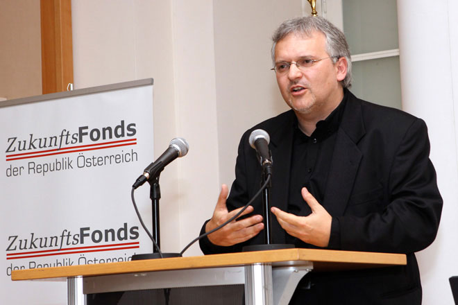 Dr. Hannes Leidinger