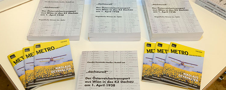 Büchertisch