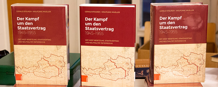 Büchertisch Buchhandlung Schaden